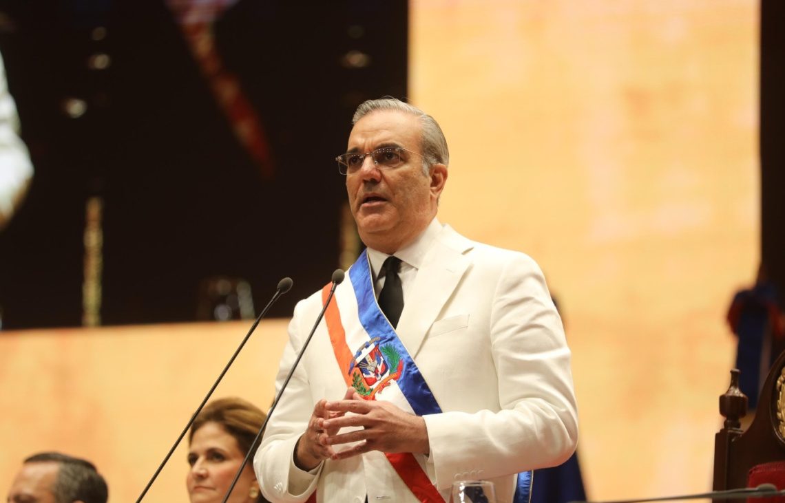 Abinader ratifica a ministros de Hacienda, Trabajo, Relaciones Exteriores e Industria y Comercio