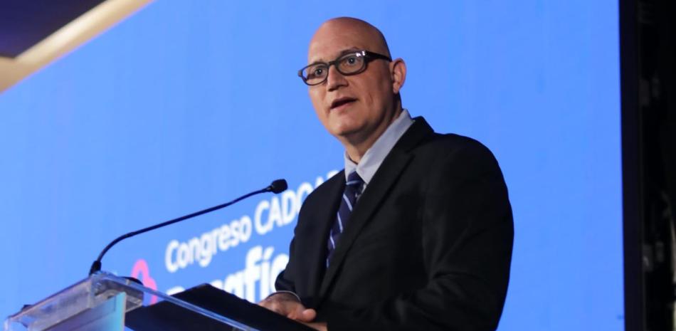 Ministro de Economía pide no alarmarse por caída de bolsas de valores en EEUU