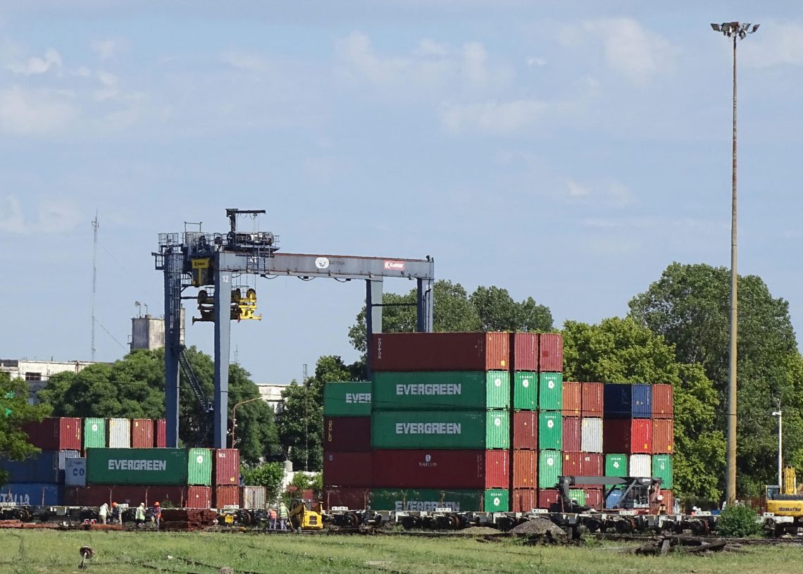 Argentina logra en julio un superávit comercial de US$1,575 millones