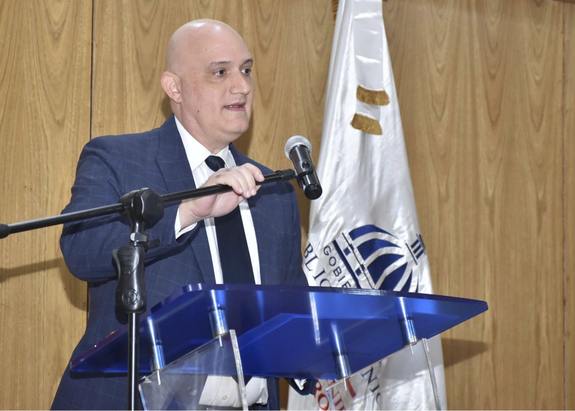 Pável Isa seguirá como ministro de Economía