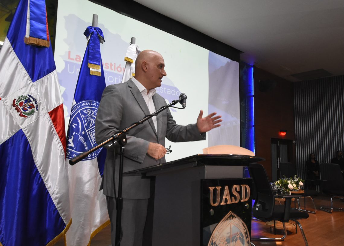 Ministro de Economía llama a mejorar los sistemas de riego en el país