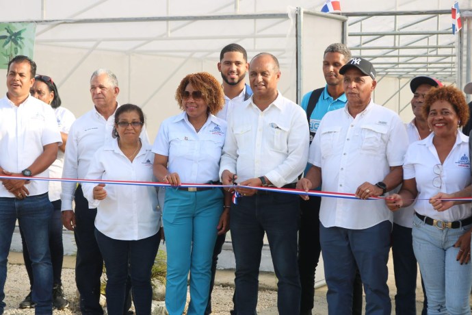 Agricultura entrega dos cámaras térmicas para producción agrícola en La Vega y Santiago