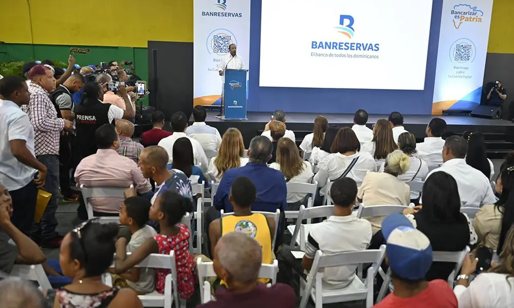 Cientos asisten a jornada Bancarizar es Patria en San Carlos