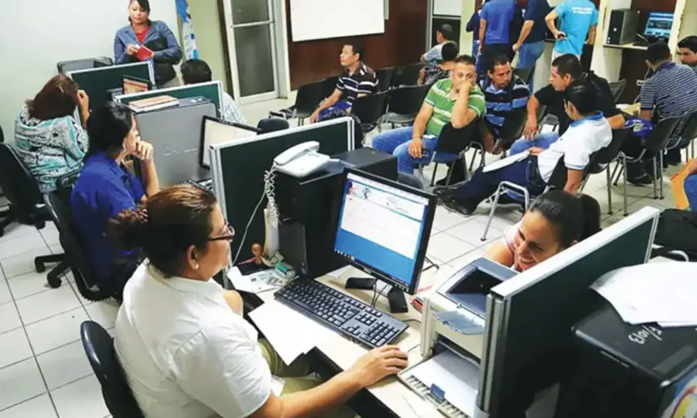 En RD 5.2 millones de personas dependen de recursos públicos