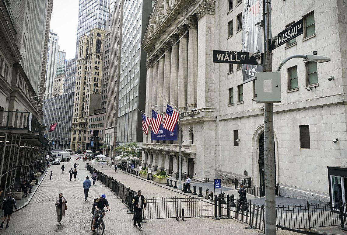 Wall Street mixto con los operadores analizando resultados por encima de expectativas