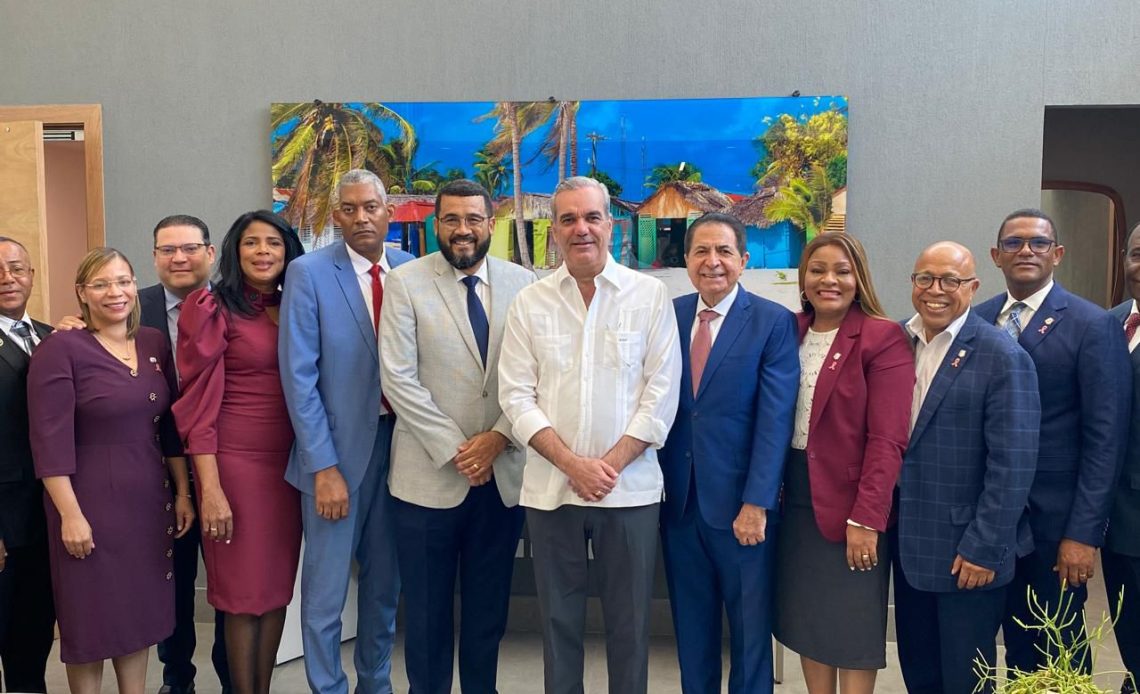 Presidente Abinader garantiza exoneración de impuestos a las iglesias 