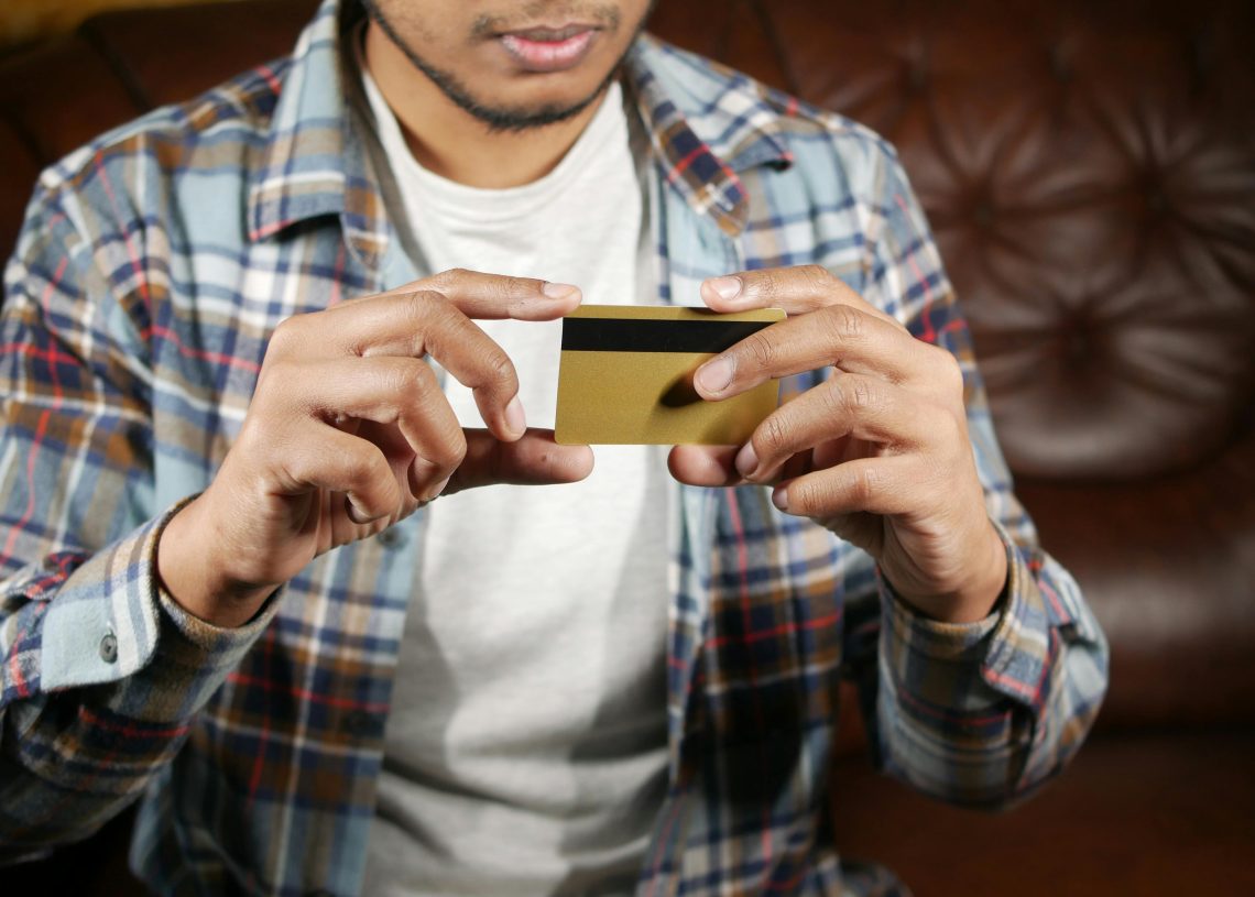 Deuda con tarjetas de créditos aumenta un 20.3% en enero-septiembre 2024