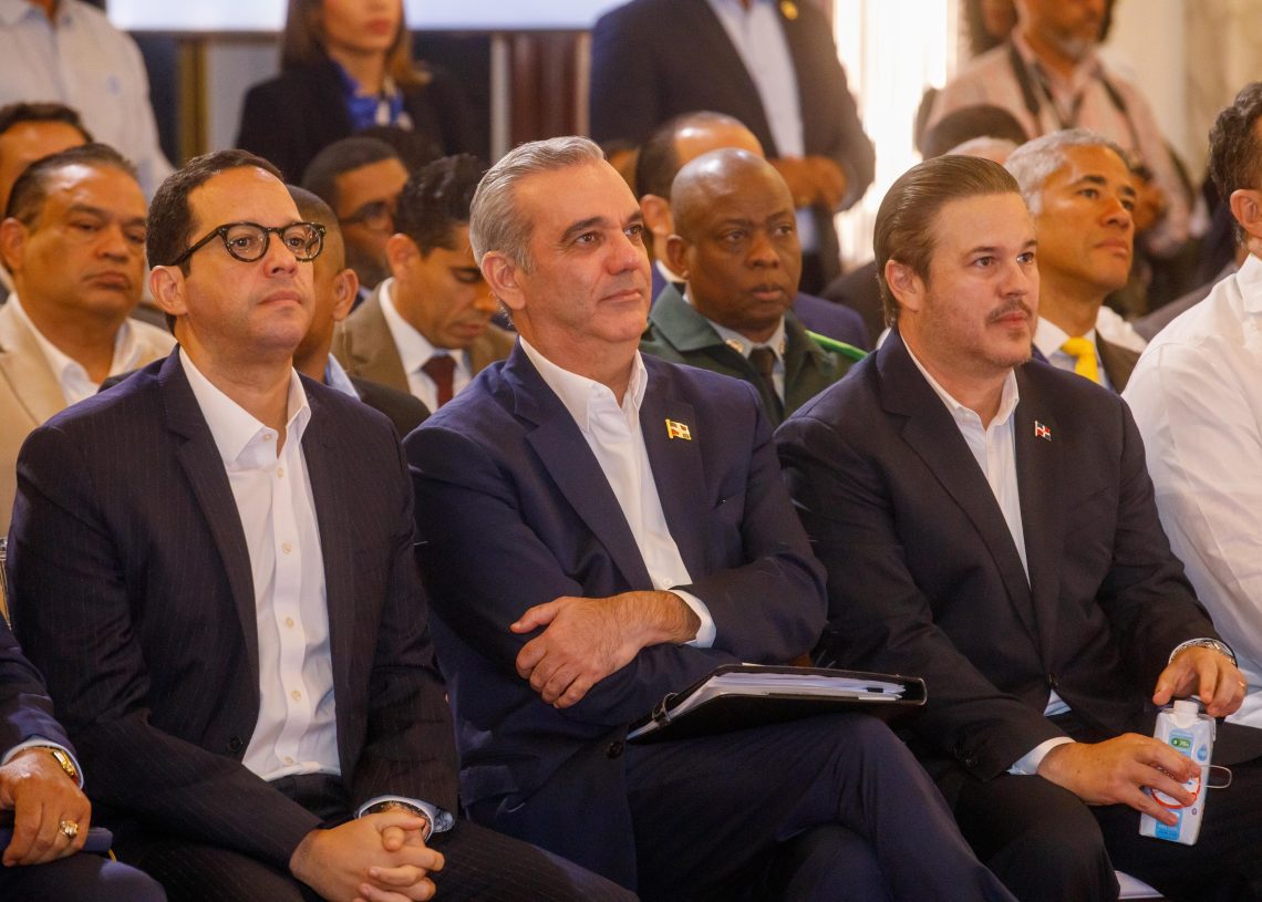 Gobierno reduce la burocracia generando ahorros por más de RD$60,000 millones Gobierno reduce la burocracia generando ahorros por más de RD$60,000 millones