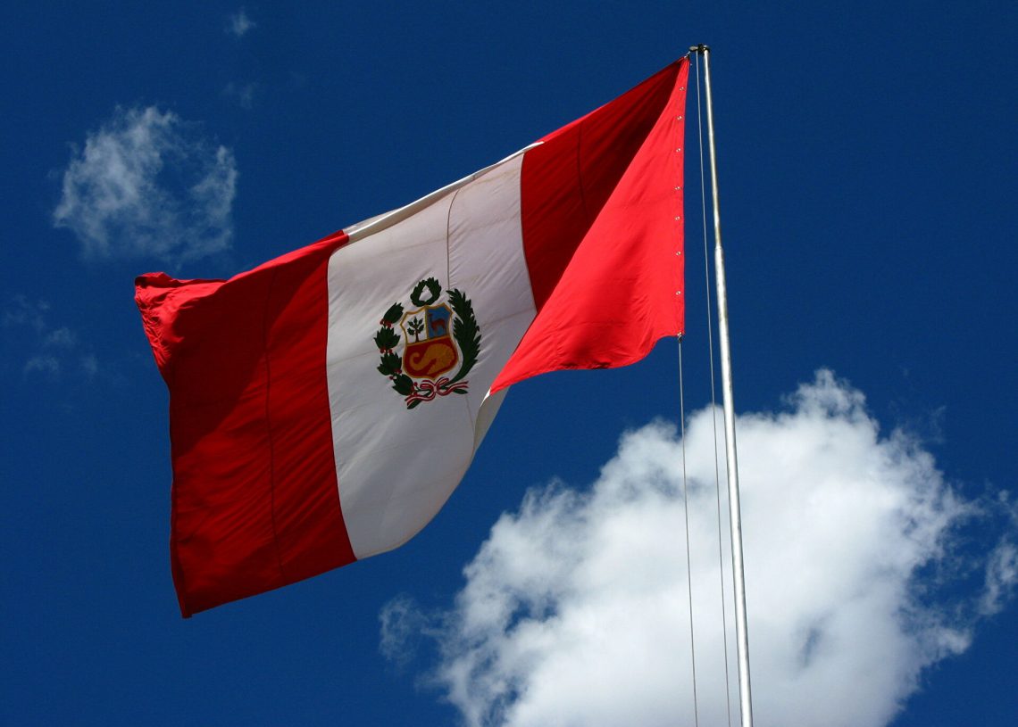 Fitch Ratings cambia de negativa a estable las perspectivas de Perú