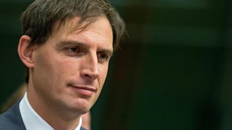 Comisario europeo de Clima descarta revisar veto a los vehículos con CO2 desde 2035