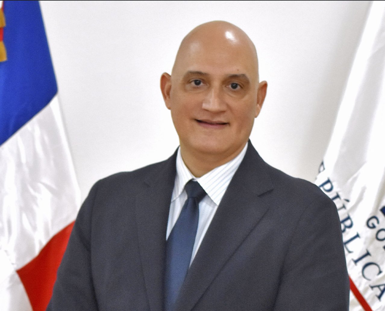 Renuncia ministro de Economía Pavel Isa