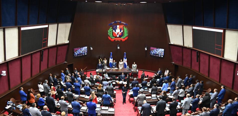 Diputados aprueban préstamos por USD$445 millones