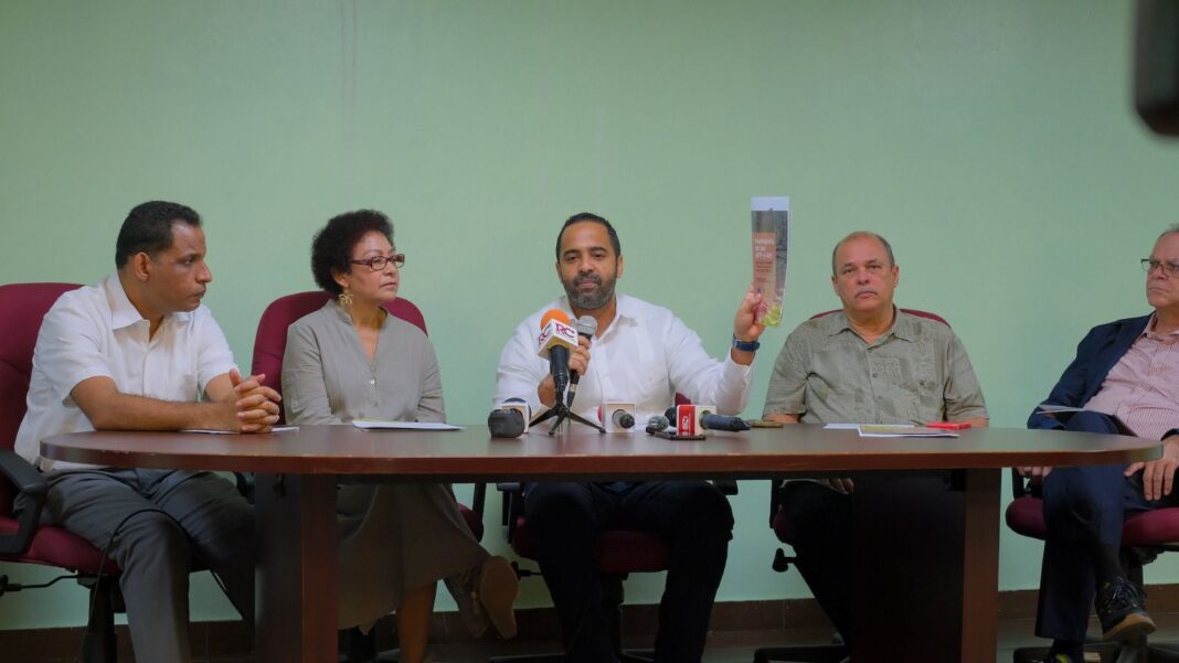 Intermediación de AFP y ARS representan una alta carga social en base a negar coberturas