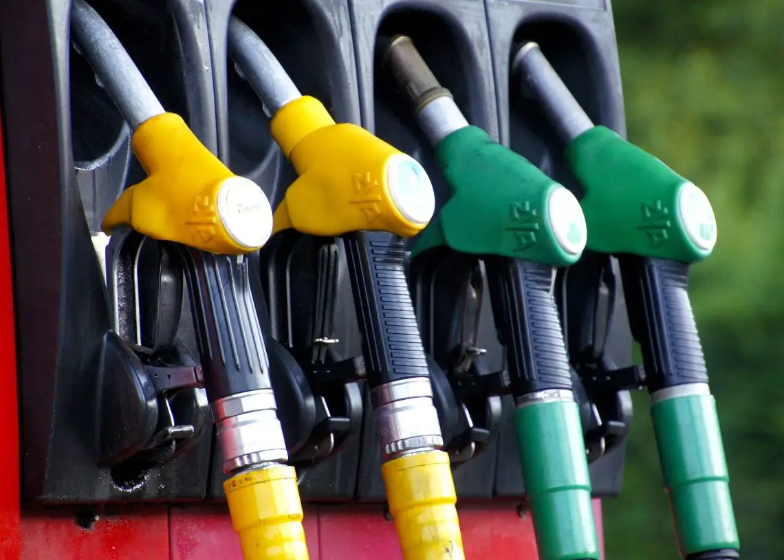 Gobierno aumenta precio de cuatro combustibles Gobierno aumenta precio de cuatro combustibles