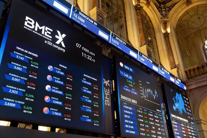 El Ibex 35 retrocede un 0,12% en la media sesión y se mantiene a medio camino de los 12.100 puntos
