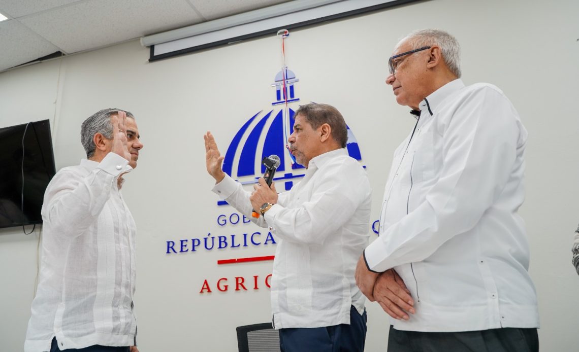 Juramentan a Iván Hernández Guzmán como director de Intabaco