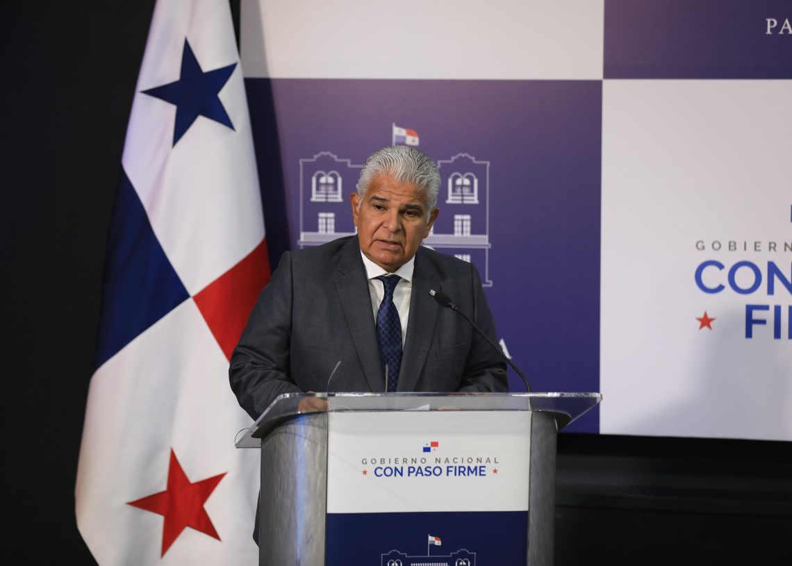 Presidente de Panamá señala de "falsedad intolerable" anuncio de EEUU de no pago de tarifas en el Canal