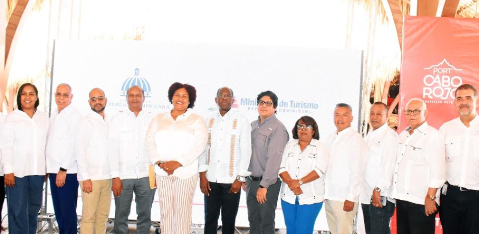 Turismo, FAO y entidades del agro exponen desafíos de producción en proyecto turístico de Pedernales