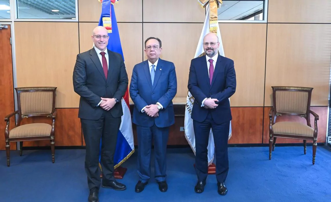 FMI proyecta crecimiento de 4.5 % para RD en 2025 luego de reunión con Valdez Albizu FMI proyecta crecimiento de 4.5 % para RD en 2025 luego de reunión con Valdez Albizu