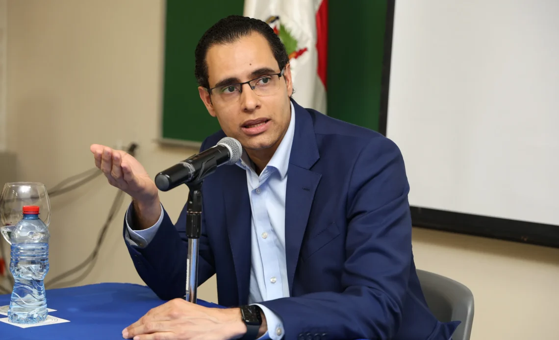 Juan Ariel propone repensar modelo productivo de la región ante aranceles de EE.UU.