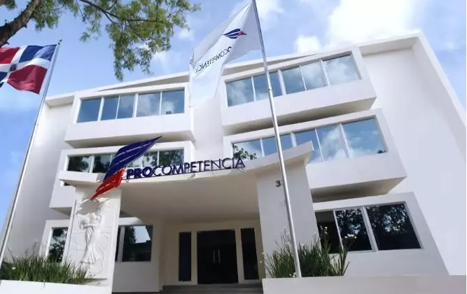 ProCompetencia investiga a tres empresas por posible colusión en licitaciones de Comedores Económicos