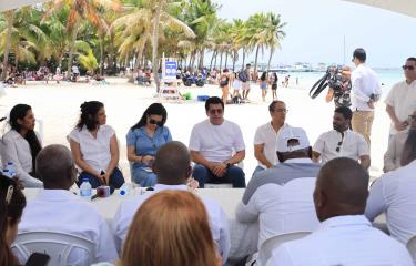 Collado promete remozar la playa y otras obras en Boca Chica con inversión de RD$600 millones