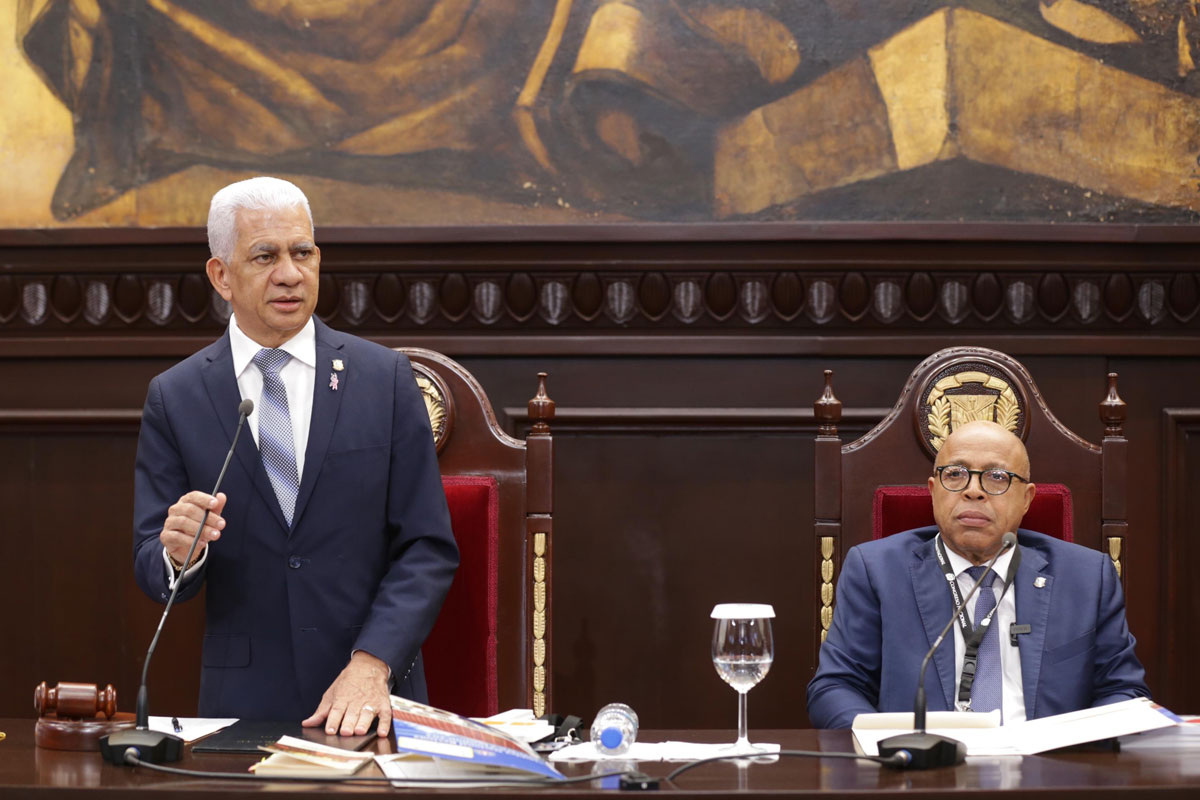 Los líderes legislativos celebran la promulgación del nuevo Código Penal