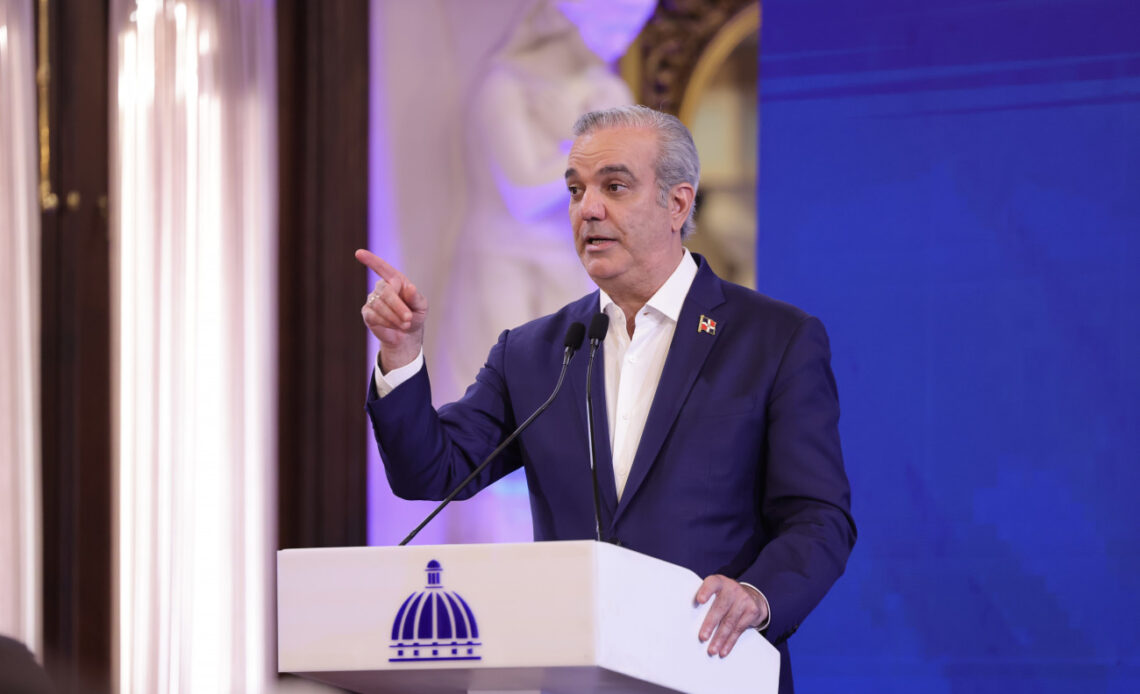 Abinader cambia el “Plátano Index” por el “Pollo Index” para medir poder adquisitivo