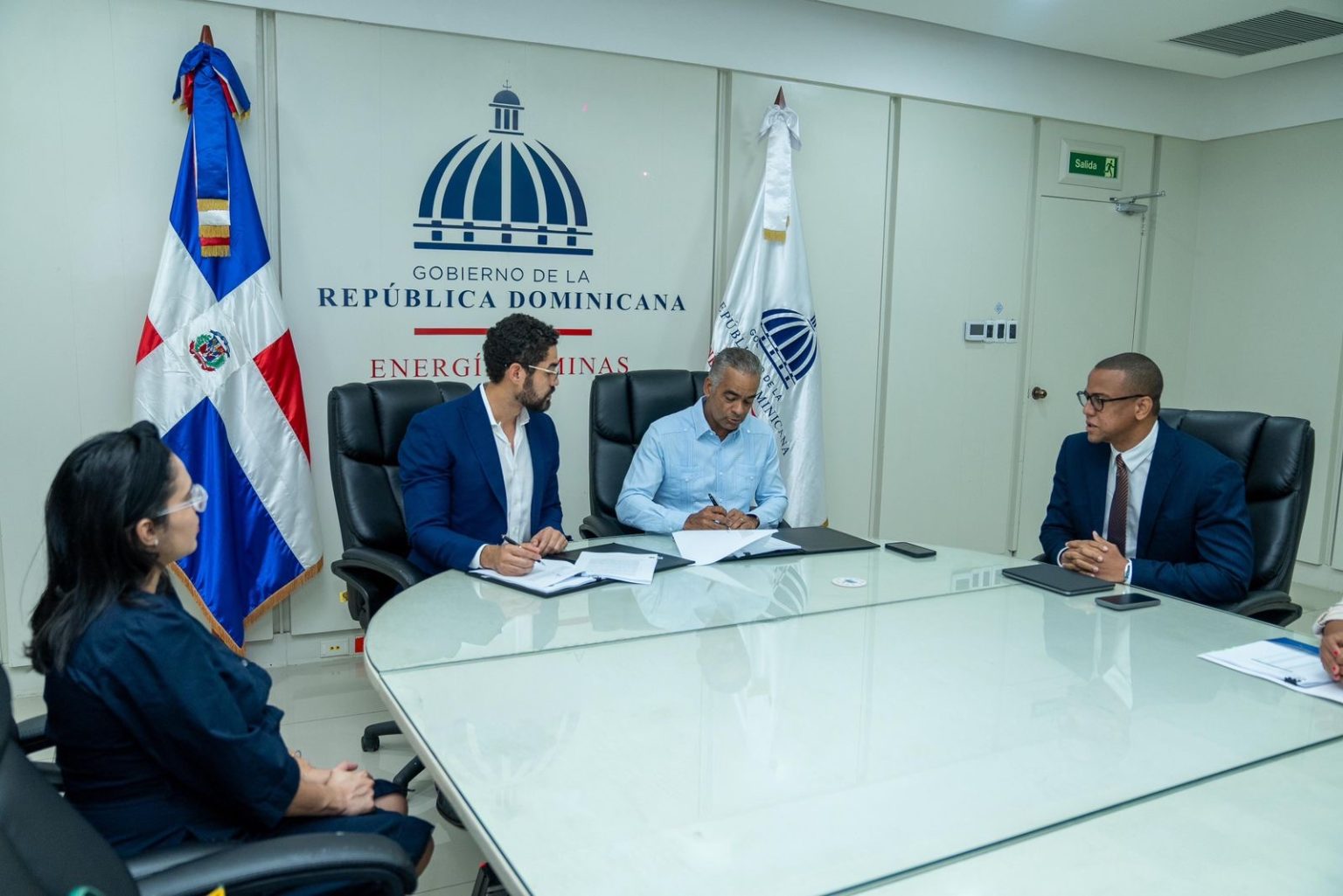 RD avanza en la exploración de hidrocarburos con contrato entre el Gobierno y Consorcio Global Min