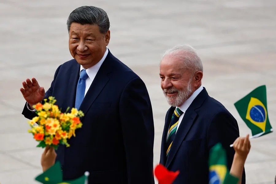 China transmite su apoyo a Brasil y condena el "proteccionismo" tras los aranceles de EE.UU.