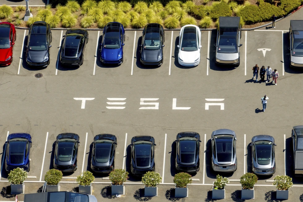 Rechazo a Elon Musk hace caer las ventas de Tesla en Europa por séptimo mes consecutivo