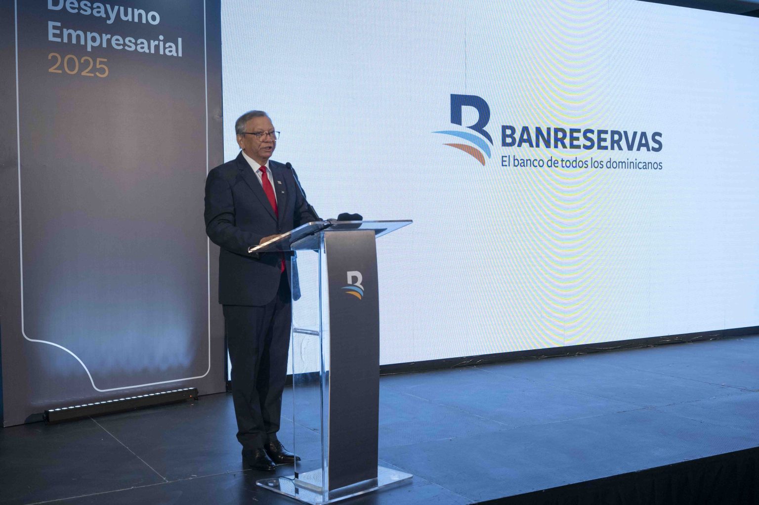 Banreservas financia con RD$21,000 MM al sector de la construcción Banreservas financia con RD$21,000 MM al sector de la construcción