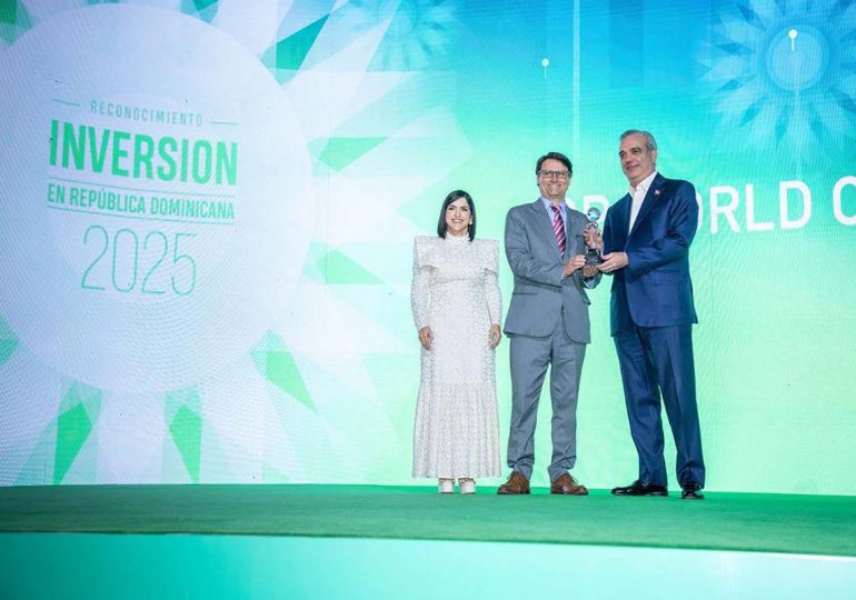 Reconocen a DP World como empresa modelo en inversión extranjera sostenible en RD
