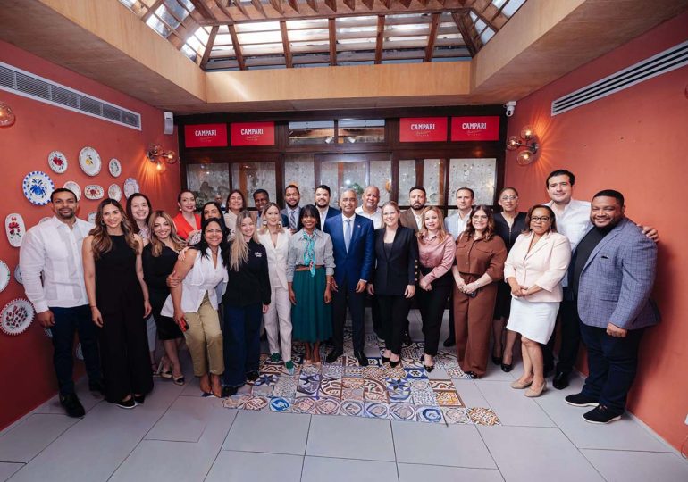 Ministro de Energía y Minas presenta planes y retos del sector energético en encuentro de La Mesaza