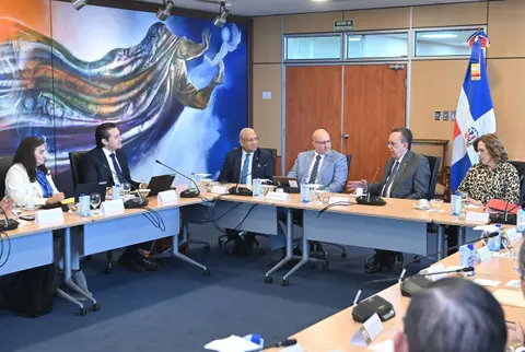 FMI elogia estabilidad económica de República Dominicana pero advierte sobre subsidios y riesgos externos