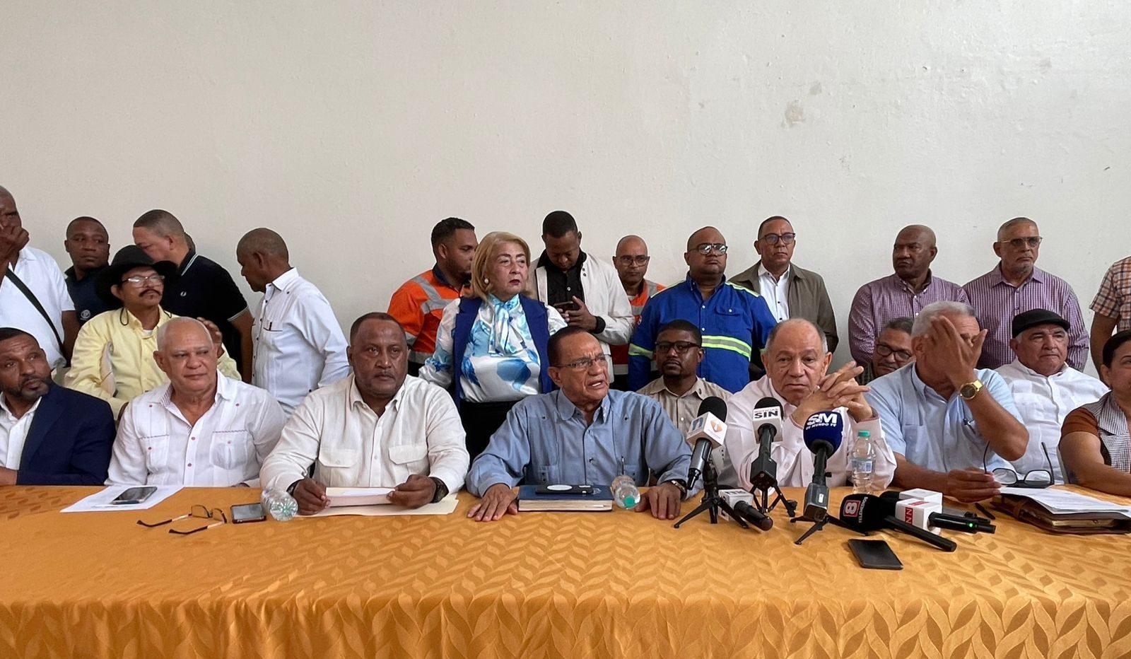 Centrales sindicales anuncian movilización a favor de cesantía