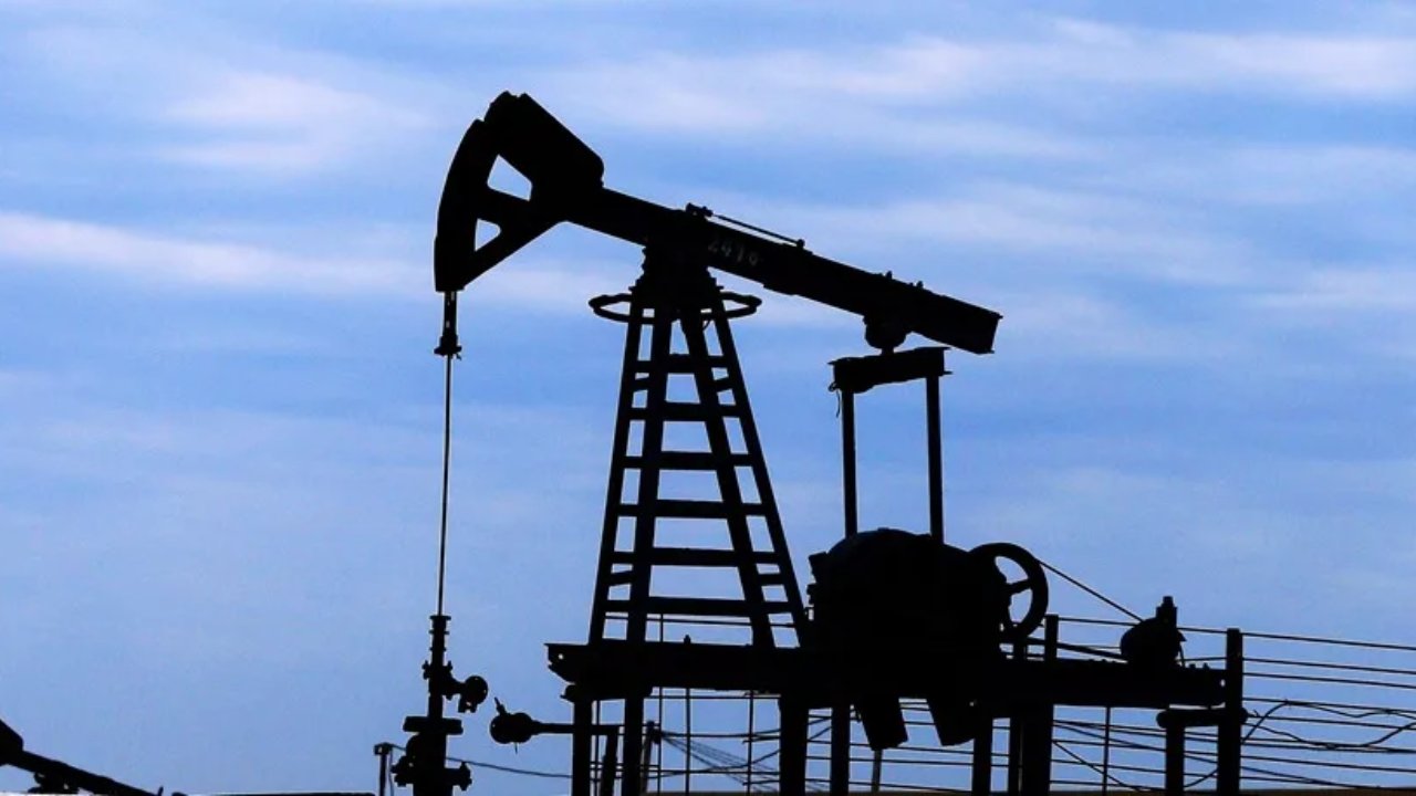 El petróleo Brent baja un 2,13 %, hasta los 63,51 dólares