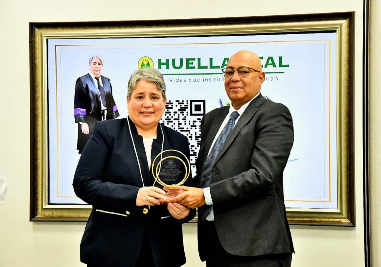 Vega Real reconoce la trayectoria de la Magistrada Arelis Ricourt Gómez