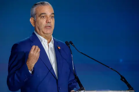 Abinader: “sin conectividad aérea no hay éxito en turismo”