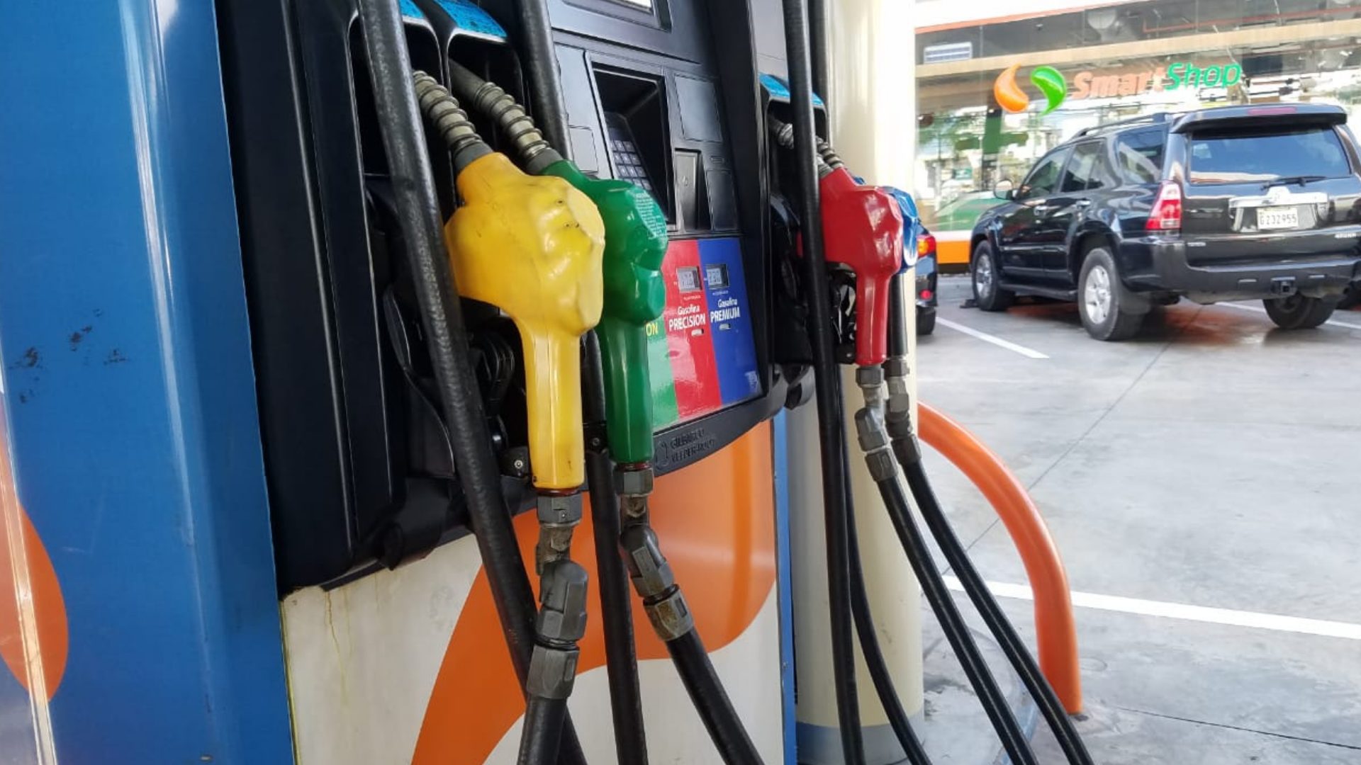 Gobierno mantiene sin variación los precios de los combustibles