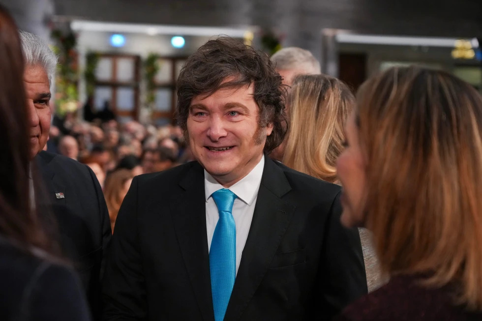 Argentina logra colocar 1.000 millones de dólares en su regreso al mercado de capitales Argentina logra colocar 1.000 millones de dólares en su regreso al mercado de capitales