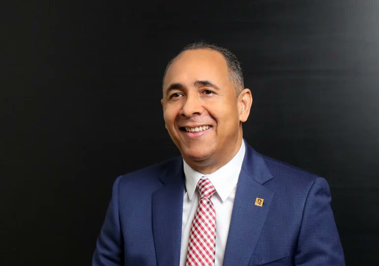 Nelson Arroyo responde a cuestionamientos sobre Seguros Reservas; asegura 2025 será el mejor año financiero de su historia