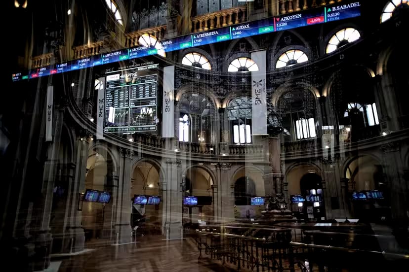 El Ibex 35 cotiza en tablas al mediodía sobre los 16.700 puntos a la espera de la Fed El Ibex 35 cotiza en tablas al mediodía sobre los 16.700 puntos a la espera de la Fed