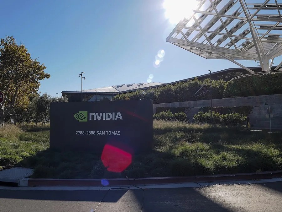 Nvidia firma un acuerdo de licencia no exclusiva con la startup de IA Groq Nvidia firma un acuerdo de licencia no exclusiva con la startup de IA Groq