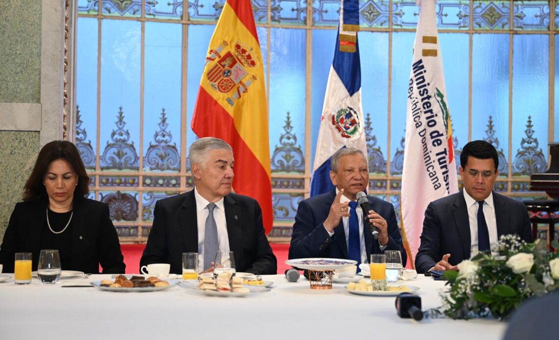El Banreservas logra acuerdos de inversión por más de US$6,500 millones en FITUR El Banreservas logra acuerdos de inversión por más de US$6,500 millones en FITUR