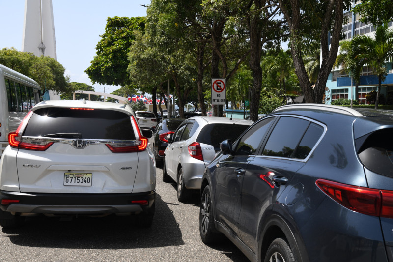El país importó 131,253 vehículos el año pasado, 3,673 menos que en 2024