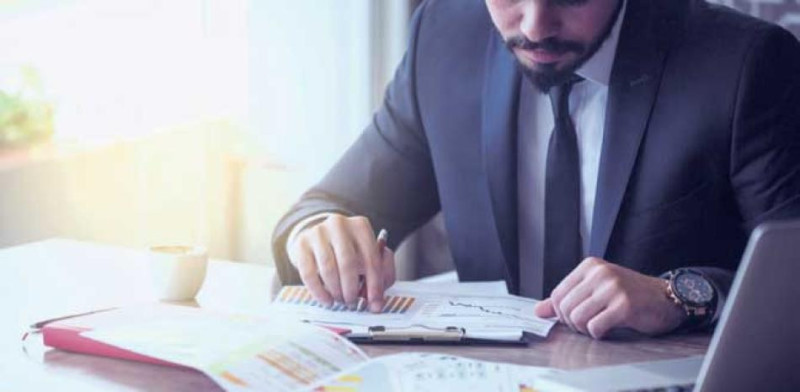 Tasa de interés al comercio baja cerca de un punto, consumo e hipotecas varían poco