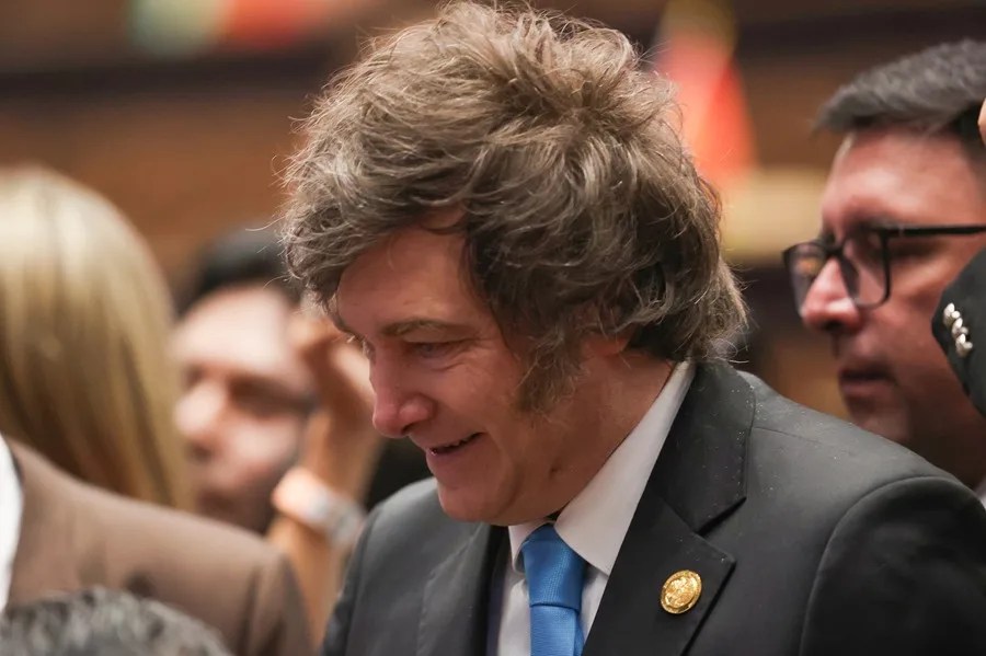 Milei aprueba un importante aumento de los salarios de su Gabinete tras dos años de congelamiento Milei aprueba un importante aumento de los salarios de su Gabinete tras dos años de congelamiento