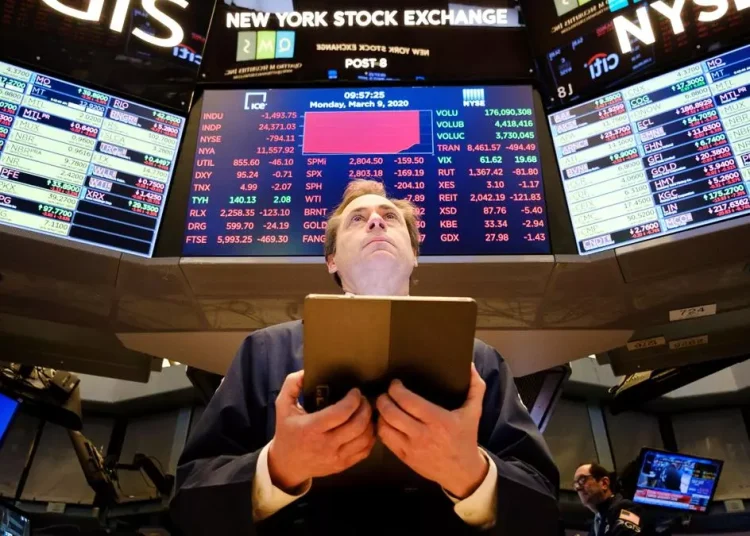 Wall Street en rojo y el Dow Jones baja un 0.13% tras resultados bancarios