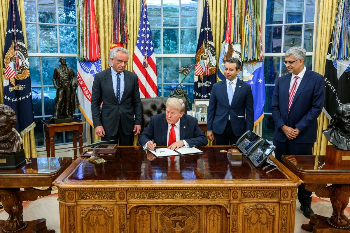 Trump amenaza con imponer arancel de hasta 25% a cualquier nación que comercie con Irán